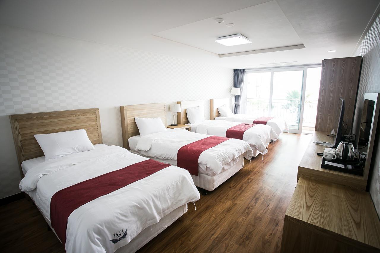Breeze Bay Hotel Szogüpho Kültér fotó