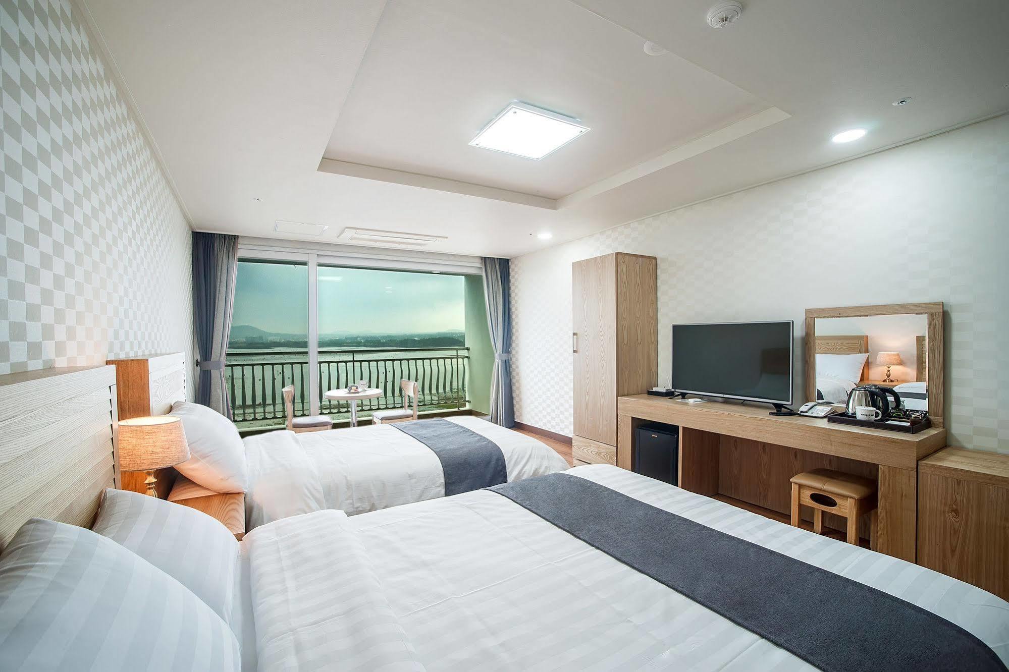 Breeze Bay Hotel Szogüpho Kültér fotó