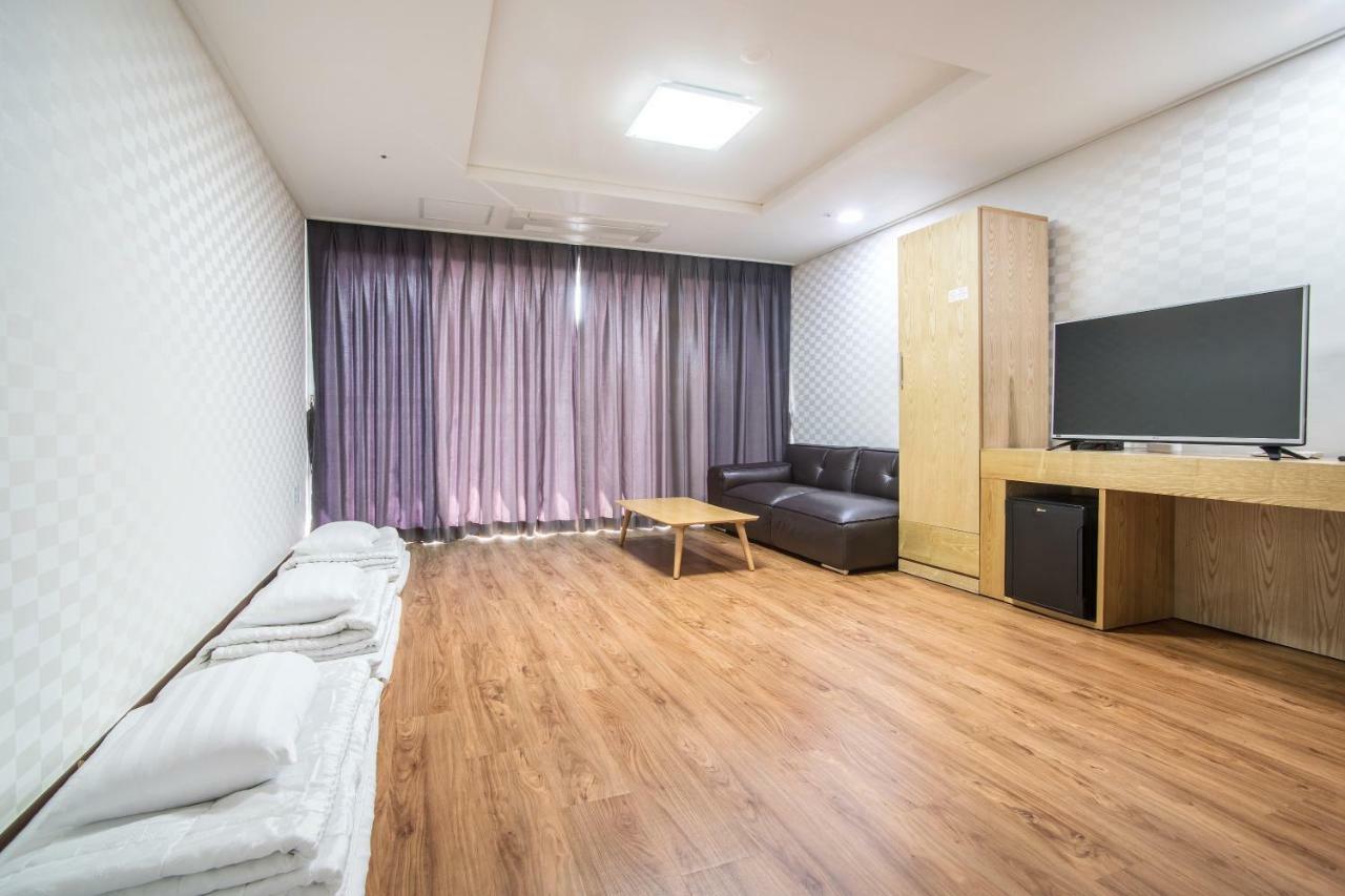Breeze Bay Hotel Szogüpho Kültér fotó